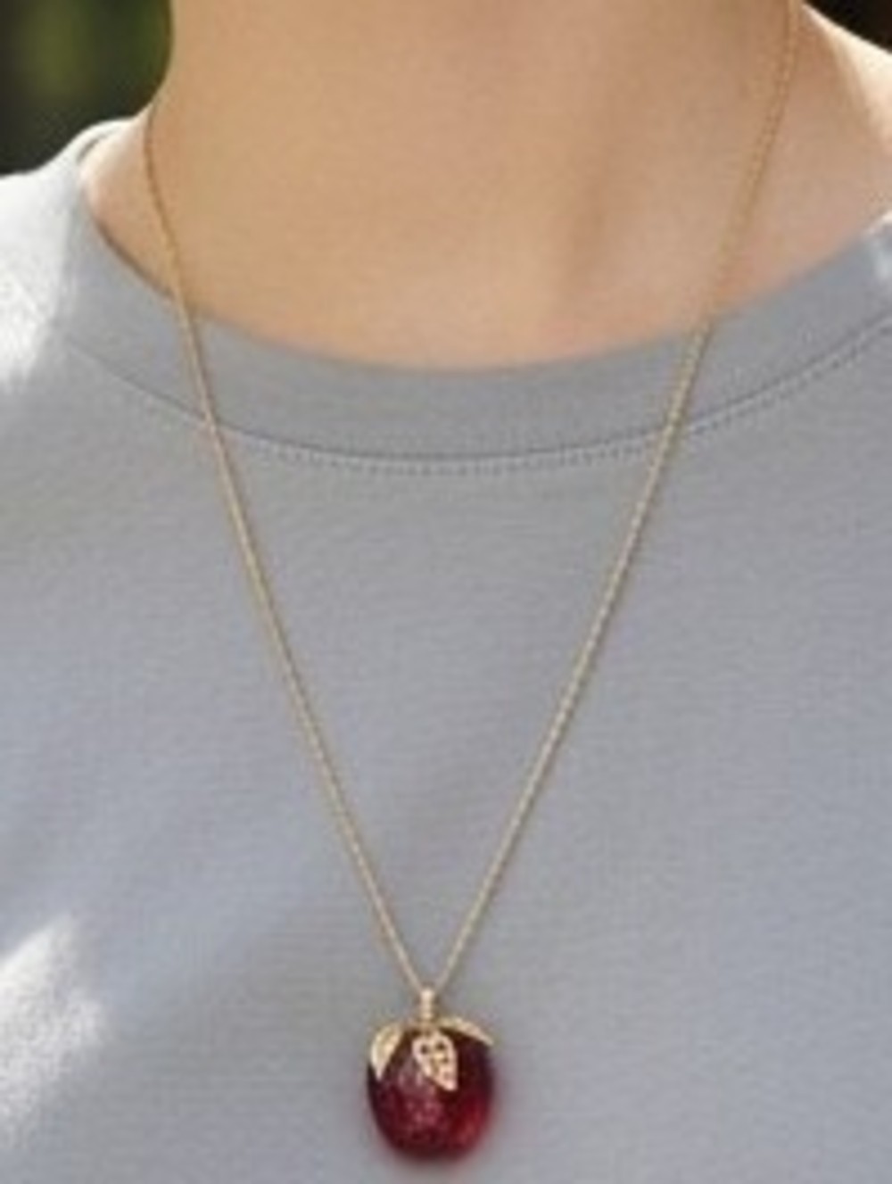 Vintage Avon Lucite Red Apple Pendant Necklace Women Jewelry Gold Tone 32" Chain